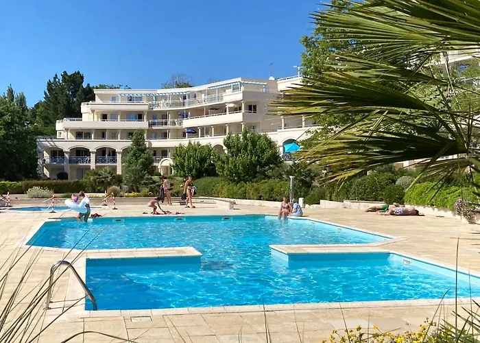 Appartement A 300m De La Plage, Parc, Piscine, Terrasse