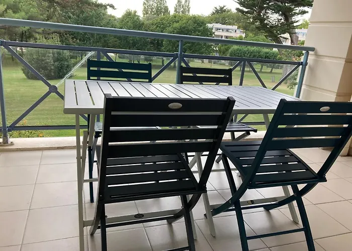 A 300m De La Plage, Parc, Piscine, Terrasse Appartement *