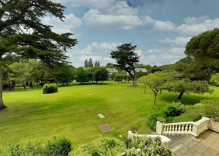 A 300m De La Plage, Parc, Piscine, Terrasse Apartment *